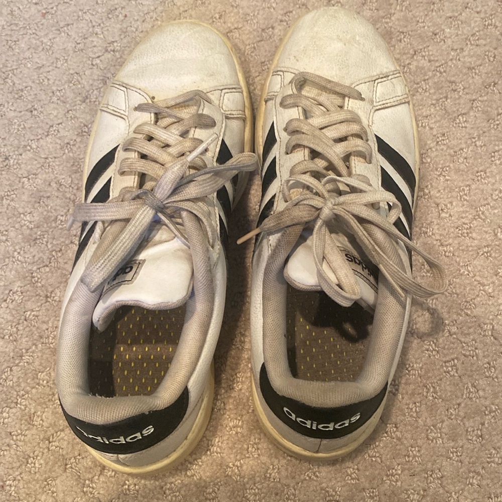 Adidas shoes black and white in good condition! Women’s 9